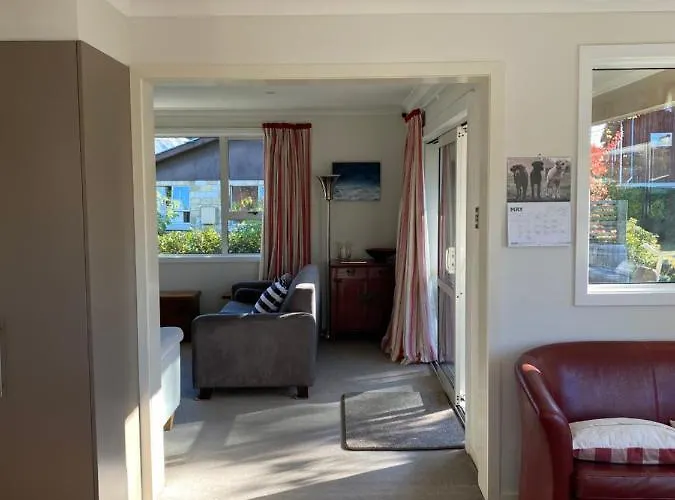 Amazing Aubrey, Walk To Bremner Bay Holiday home